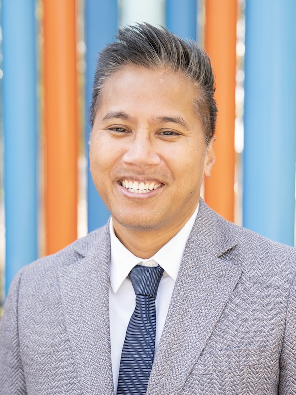 Dr. Ervin Calvo